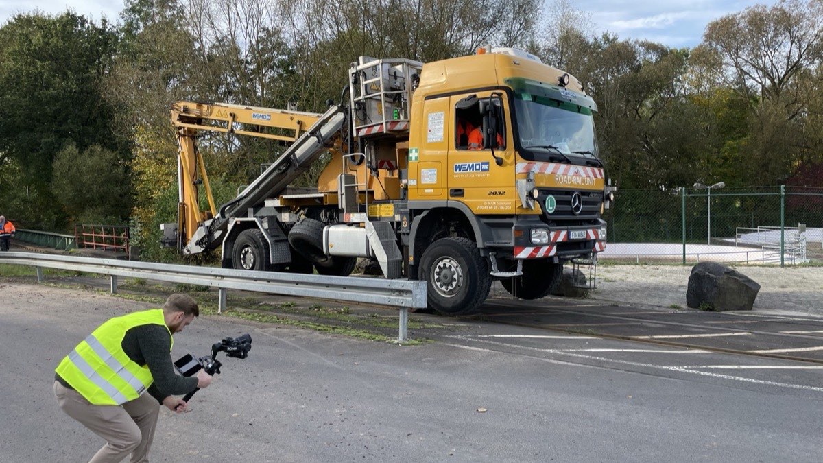 Drehtag bei einem Logistik-Kunden. Echte Werkstatt, echter Mitarbeiter, ehrliche Stimme.